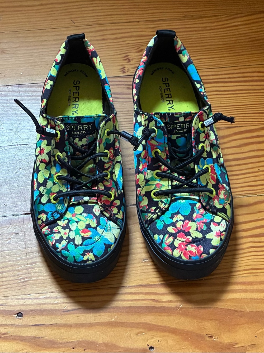 Sperry women’s Crest Vibe boat shoes